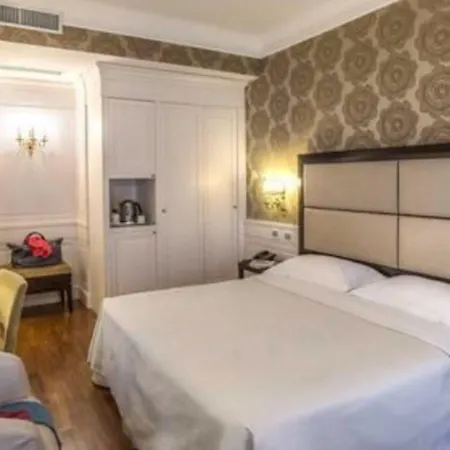 Hotel Del Senato 3*