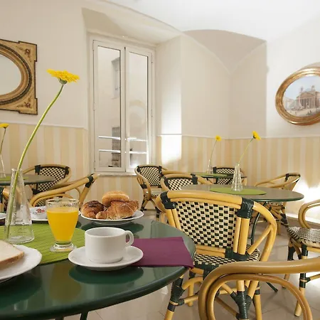 Hotel Des Artistes 3*