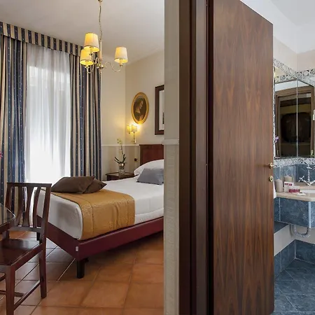 Hotel Des Artistes 3*