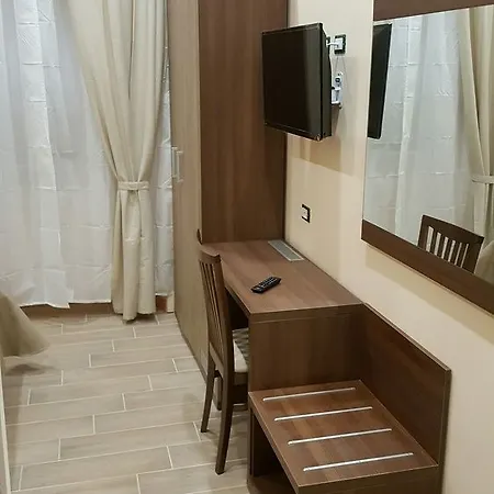 بيت ضيافة ترينيتي لوكشري روومز روما