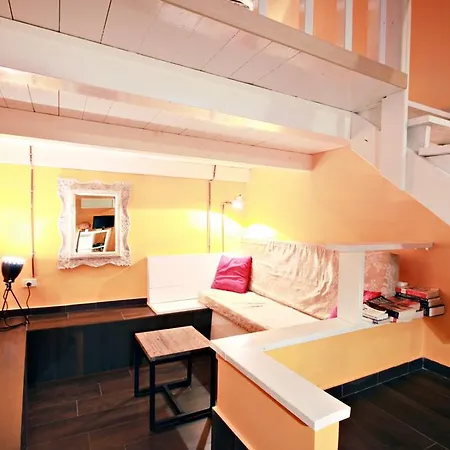 Old Trevi Apartment