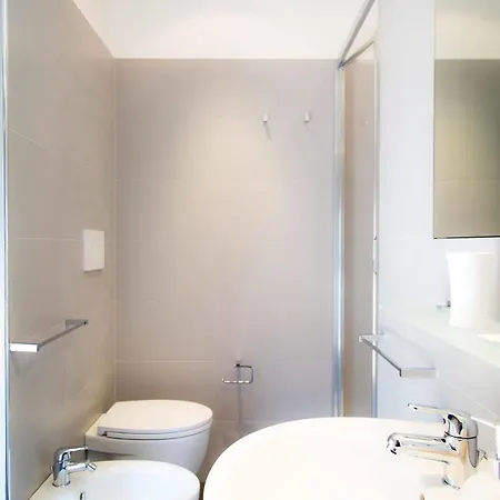 Modern 2* Roma