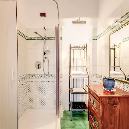 Domus Cornelia Bed & Breakfast 2*
