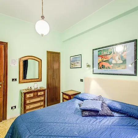 Domus Cornelia Bed & Breakfast 2*