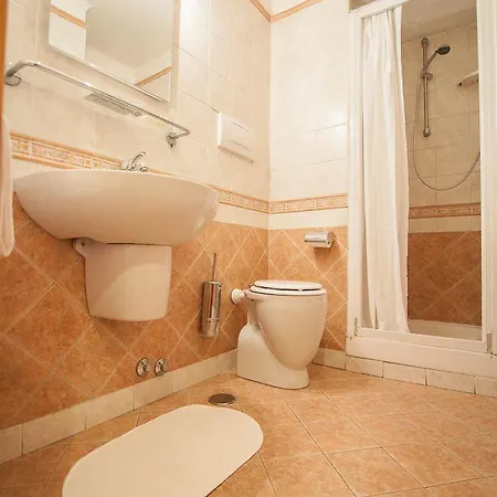 Pomezia 2* Roma