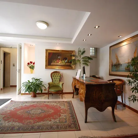 Tassoni Aparthotel