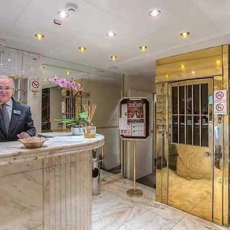 特利托尼酒店