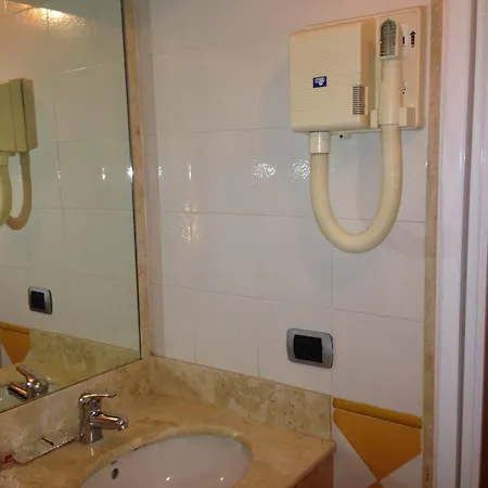 Fenicia Hotel 2*