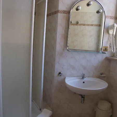 Nazional Guest house 2*