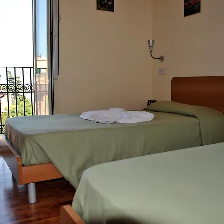 Guest house Casa Per Ferie Beato Rosaz Rome