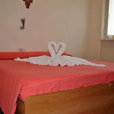 Guest house Casa Per Ferie Beato Rosaz 3*