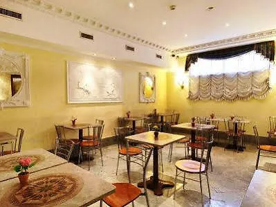 فندق سترومبولي روما