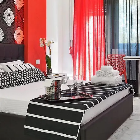 Bed & Breakfast Black & White G&g