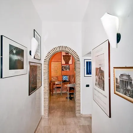 Bed & Breakfast Domusamor Colosseo 2*