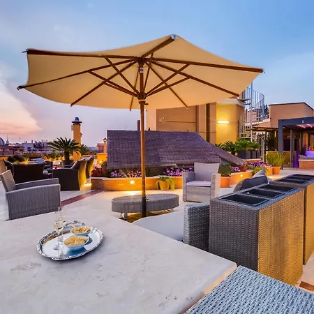 Navona Queen Rooftop 2*
