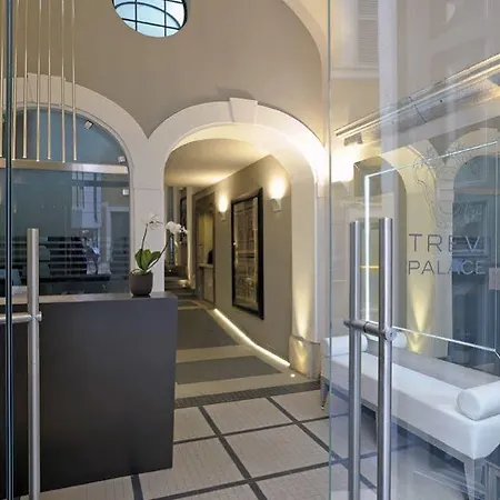 Отель Trevi Palace Luxury 4*