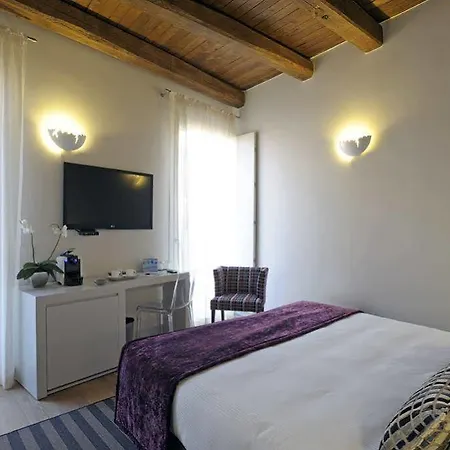 Отель Trevi Palace Luxury 4*