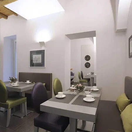 מלון Trevi Palace Luxury רומא