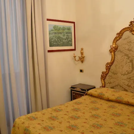 Hotel Des Epoques 3*
