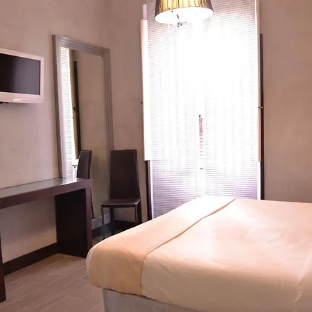 Tiburtina House 2*