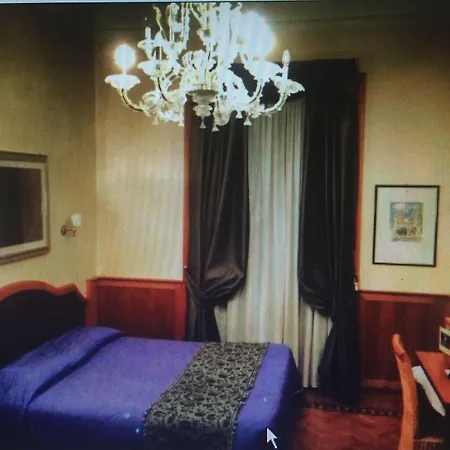 Relais Conte Di Cavour De Luxe 2* Rome