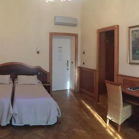 Relais Conte Di Cavour De Luxe 2* Rome