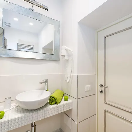 Bed & Breakfast Domus Spagna Capo Le Case 3*