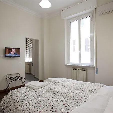Bed & Breakfast Santi Quattro Al Colosseo 2*