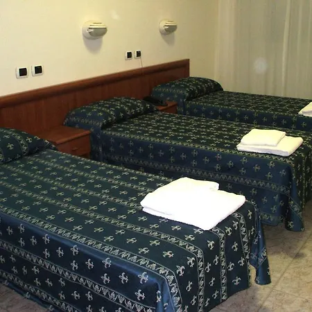 Maria Rosa Molas - Casa Per Ferie Affittacamere 3*
