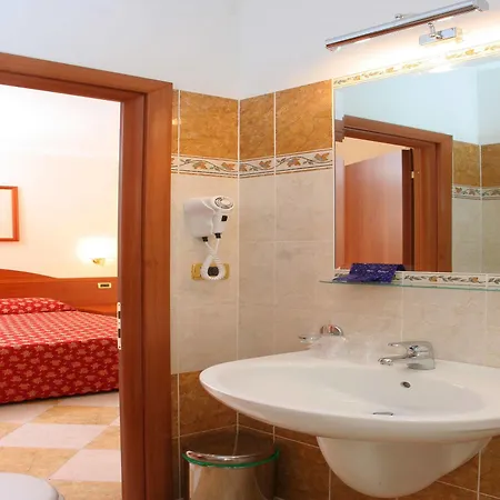 Hotel Chicago 2*
