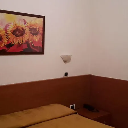 Hotel Everest 2*