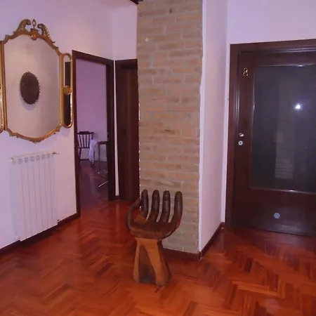 Max House Rome