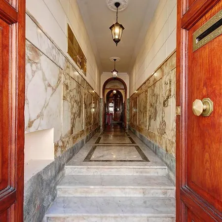 Crispi Luxury Apartament *