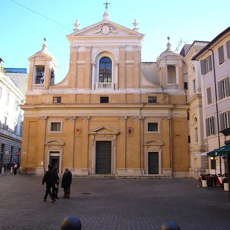 Little Queen Pantheon Rome