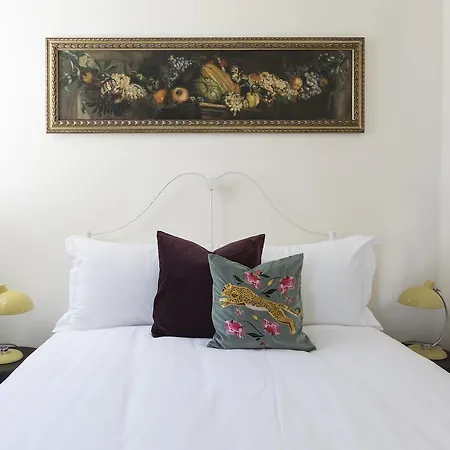Six-bedroom On Lungotevere Degli Altoviti Apt 19 Aparthotel Roma
