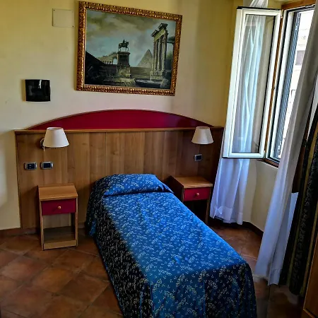 Mari 1 Hotel 2*
