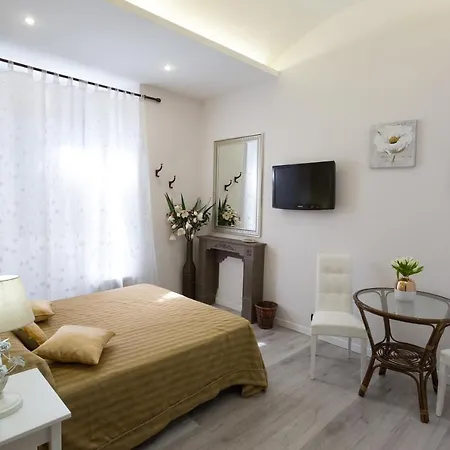 La Finestra Di Fronte Bed & Breakfast