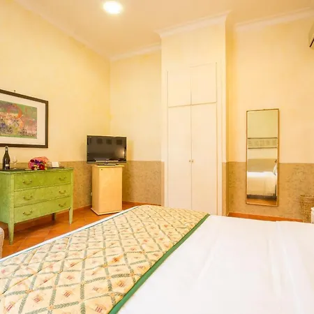 Caesar House Residenze Romane Oda ve Kahvaltı 3*