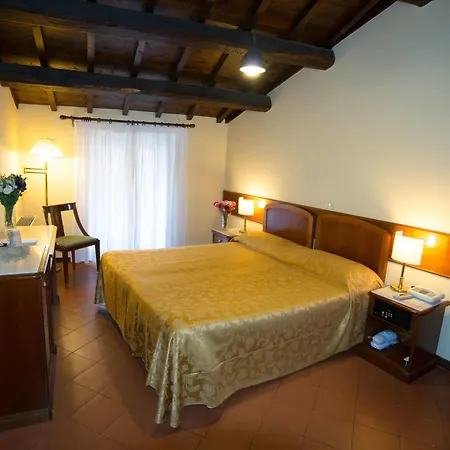Teatro Di Pompeo 3* Rome