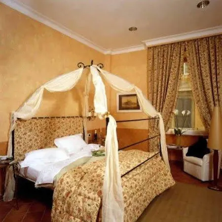 Oda ve Kahvaltı Caesar House Residenze Romane 3*