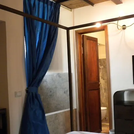 Alojamento de Acomodação e Pequeno-almoço Residenza Torre Colonna 4*