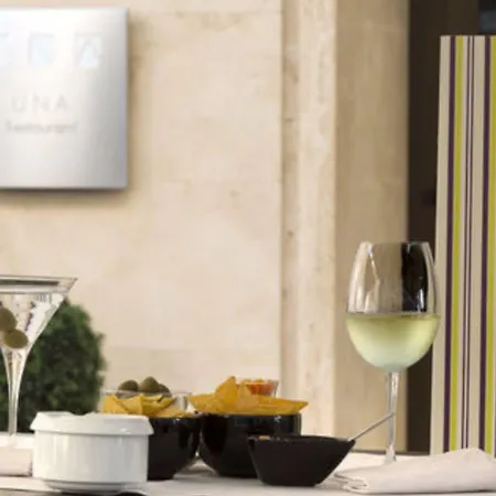 Una Deco Hotel 4*