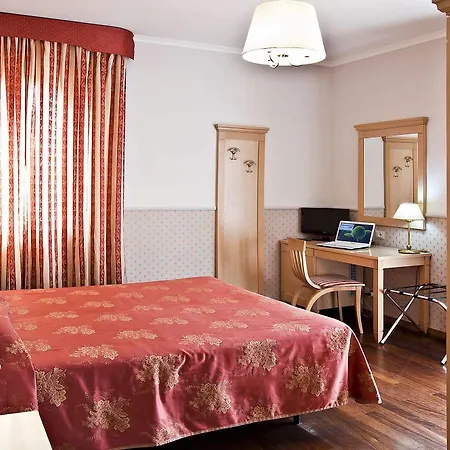Hotel Arco Di Travertino 2*
