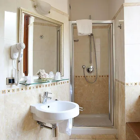 Hotel Arco Di Travertino
