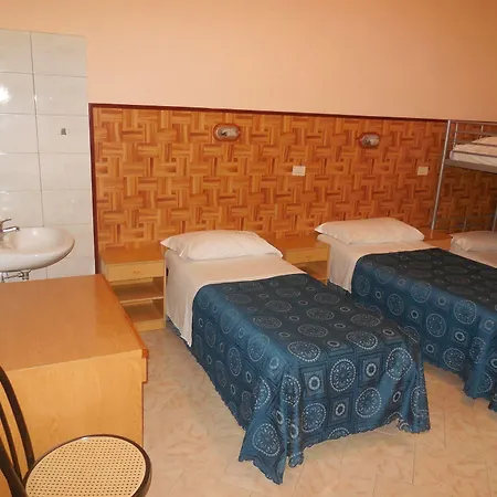 Cressy Hotel *
