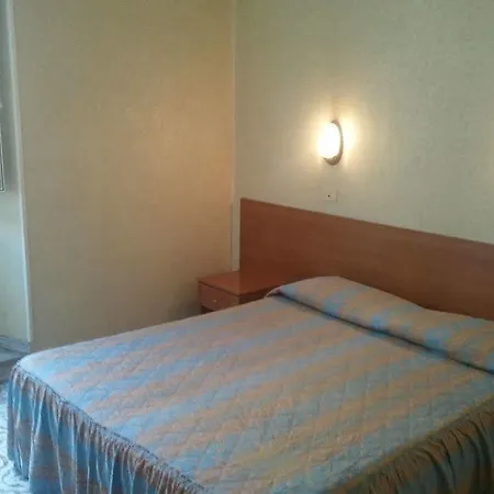 Cathrine 2* Rome