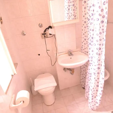 Cathrine Hotel 2*