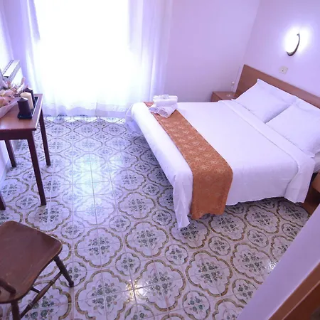 Hotel Cathrine 2*