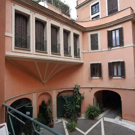 Unica Aparthotel 4*