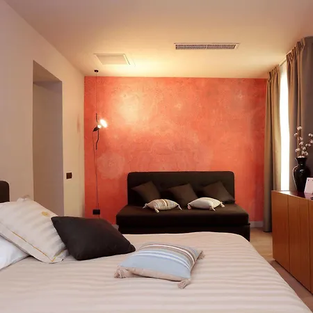 Down Town - Domus Collection Rome